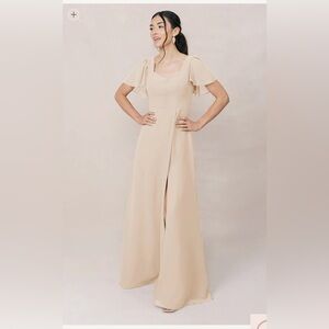 Madeline Chiffon bridesmaid’s dress size 12. Like new. Removable sleeves.